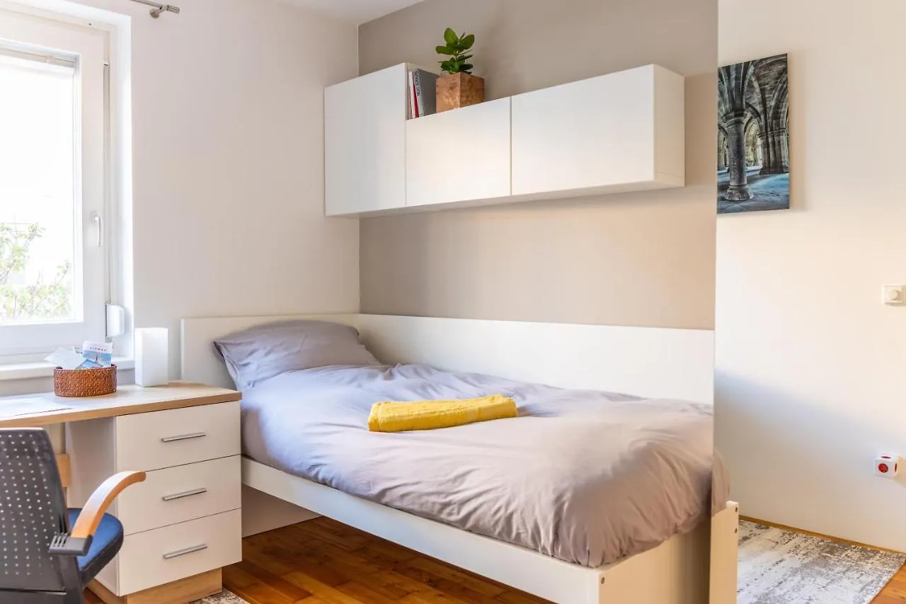Town House Near Metro & Vienna City Center