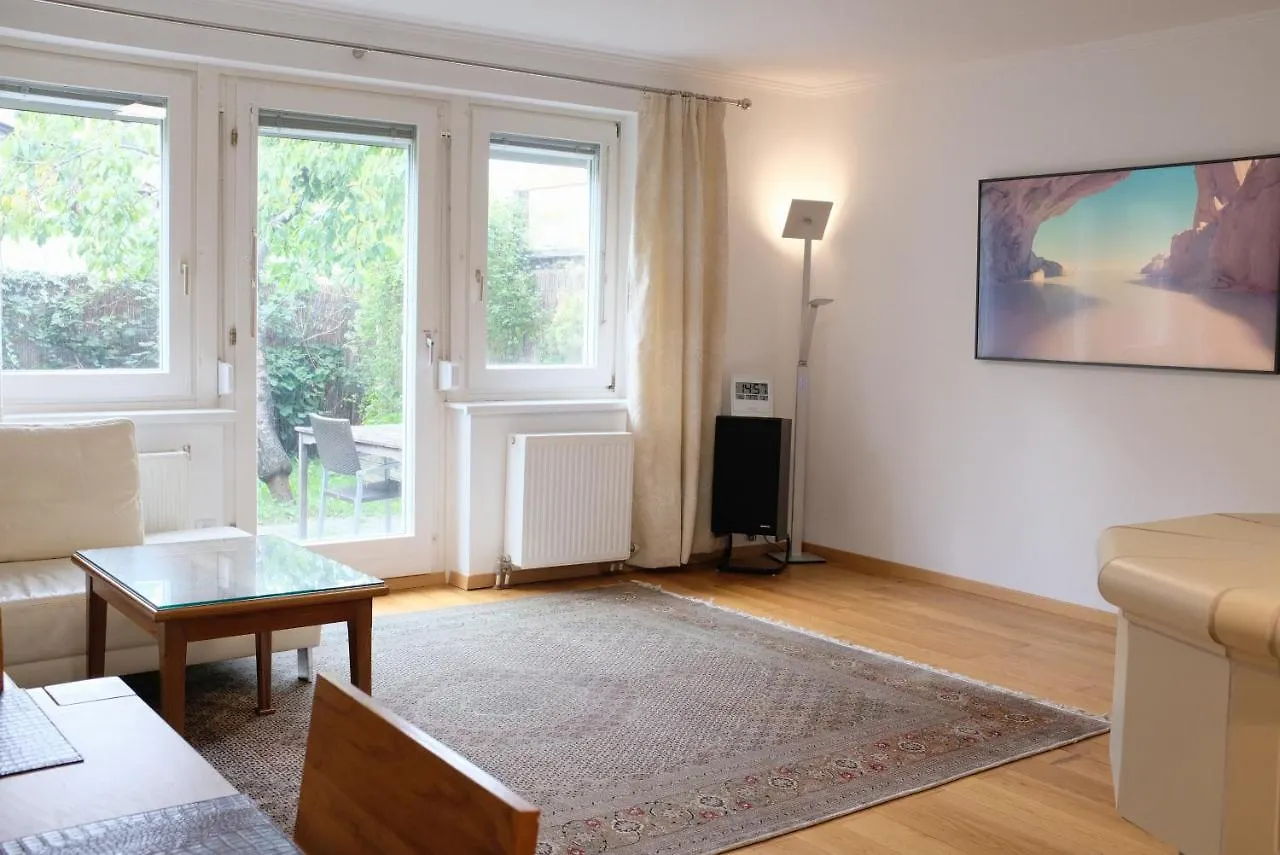 Town House Near Metro & Vienna City Center