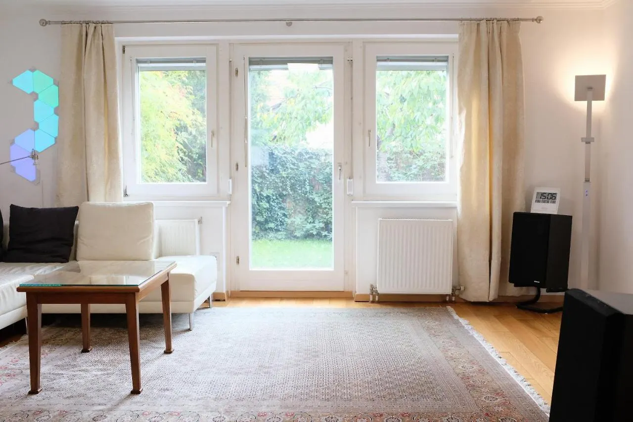Town House Near Metro & Vienna City Center Homestay